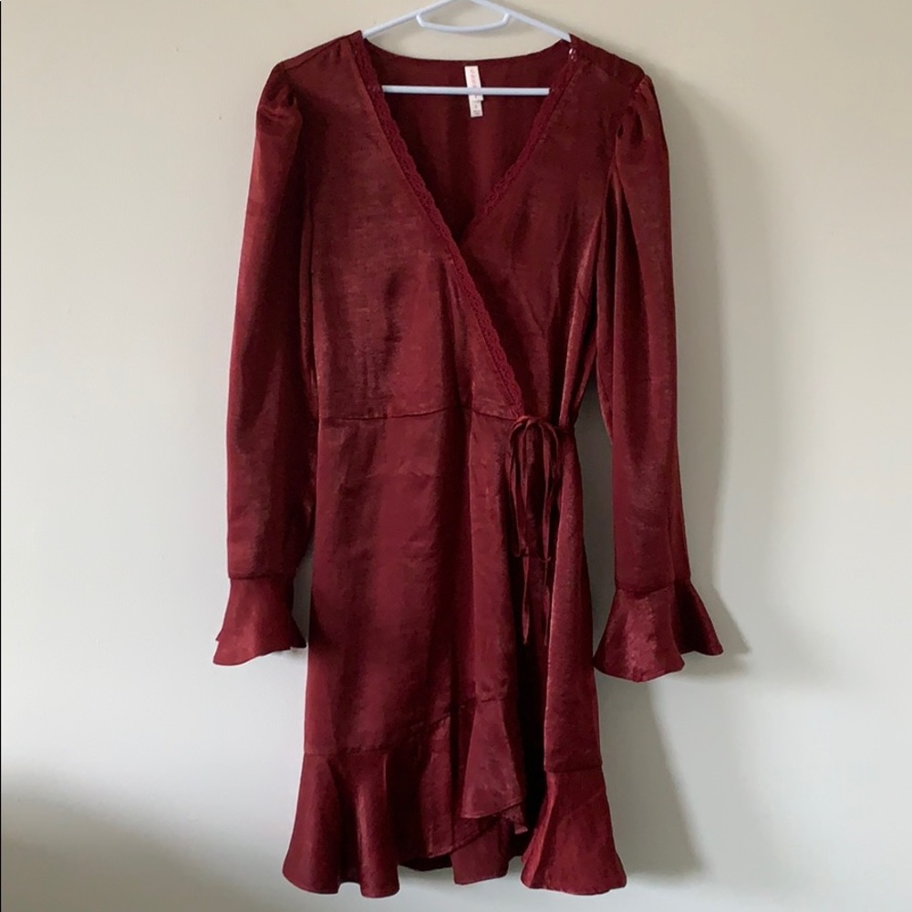 Silky maroon dress with tie
